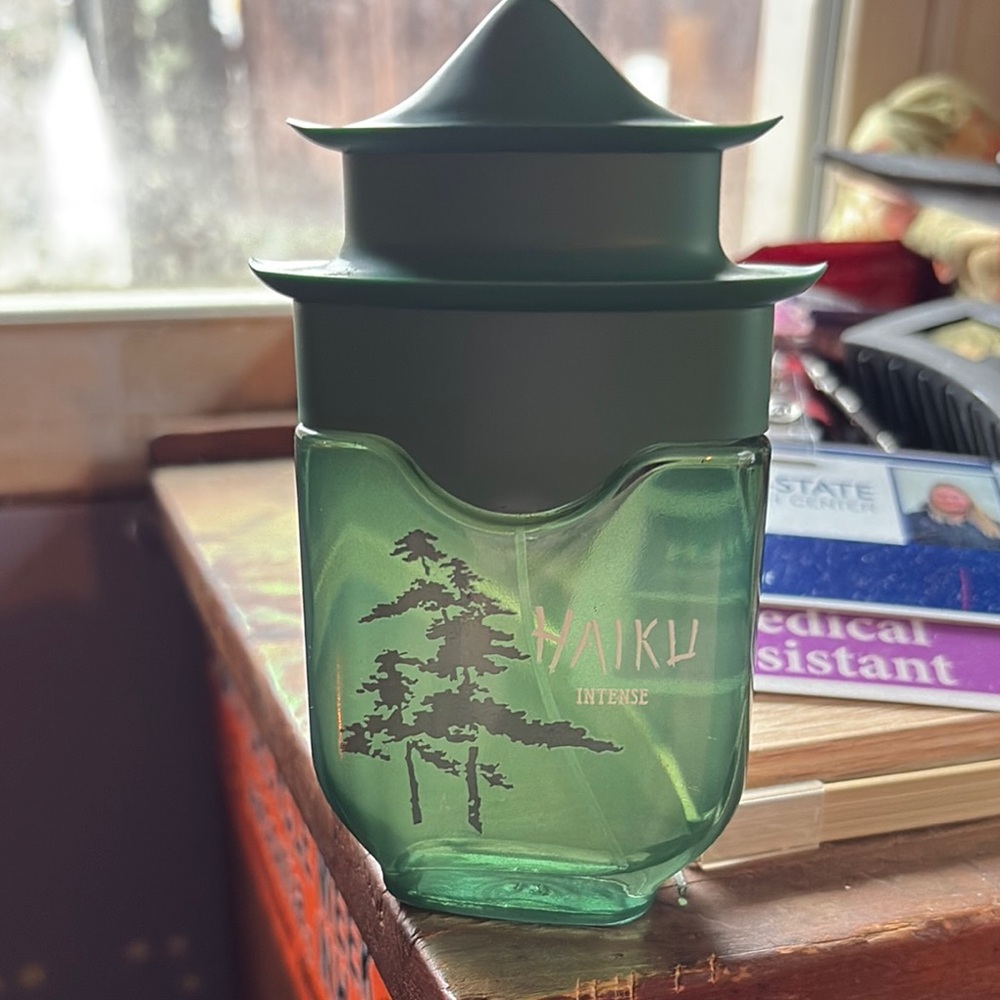 Haiku Green Dining Vessel with Pagoda Lid
